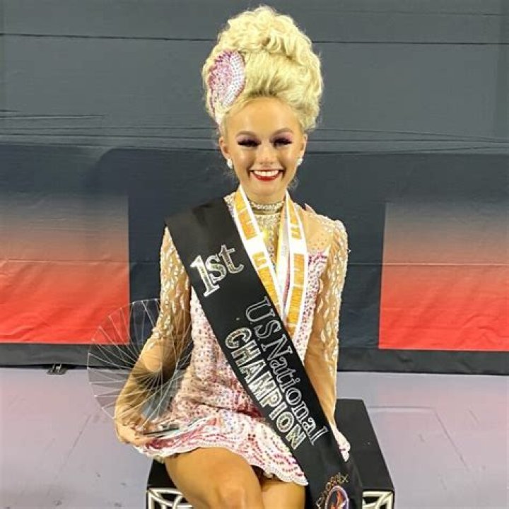 Lindsay Clubine Height, Weight, Net Worth, Age, Birthday, Wikipedia, Who, Nationality, Biography